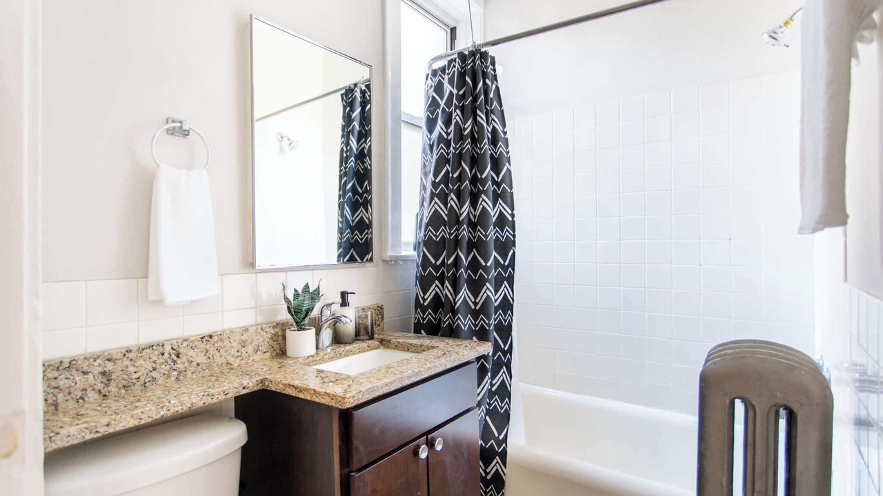 Photo of Bathroom in Ravenswood