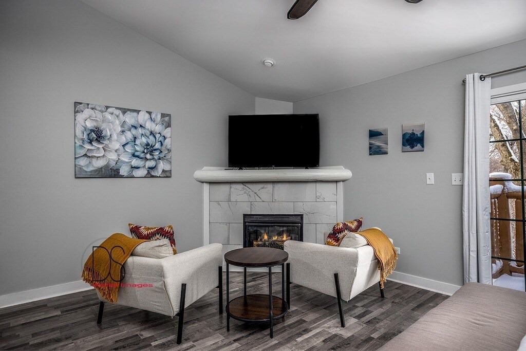 Photo of Livingroom in Oglesby