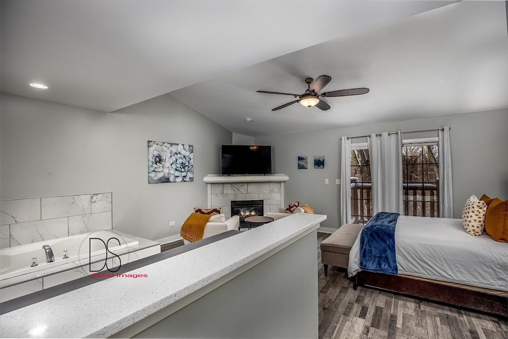 Photo of Livingroom in Oglesby