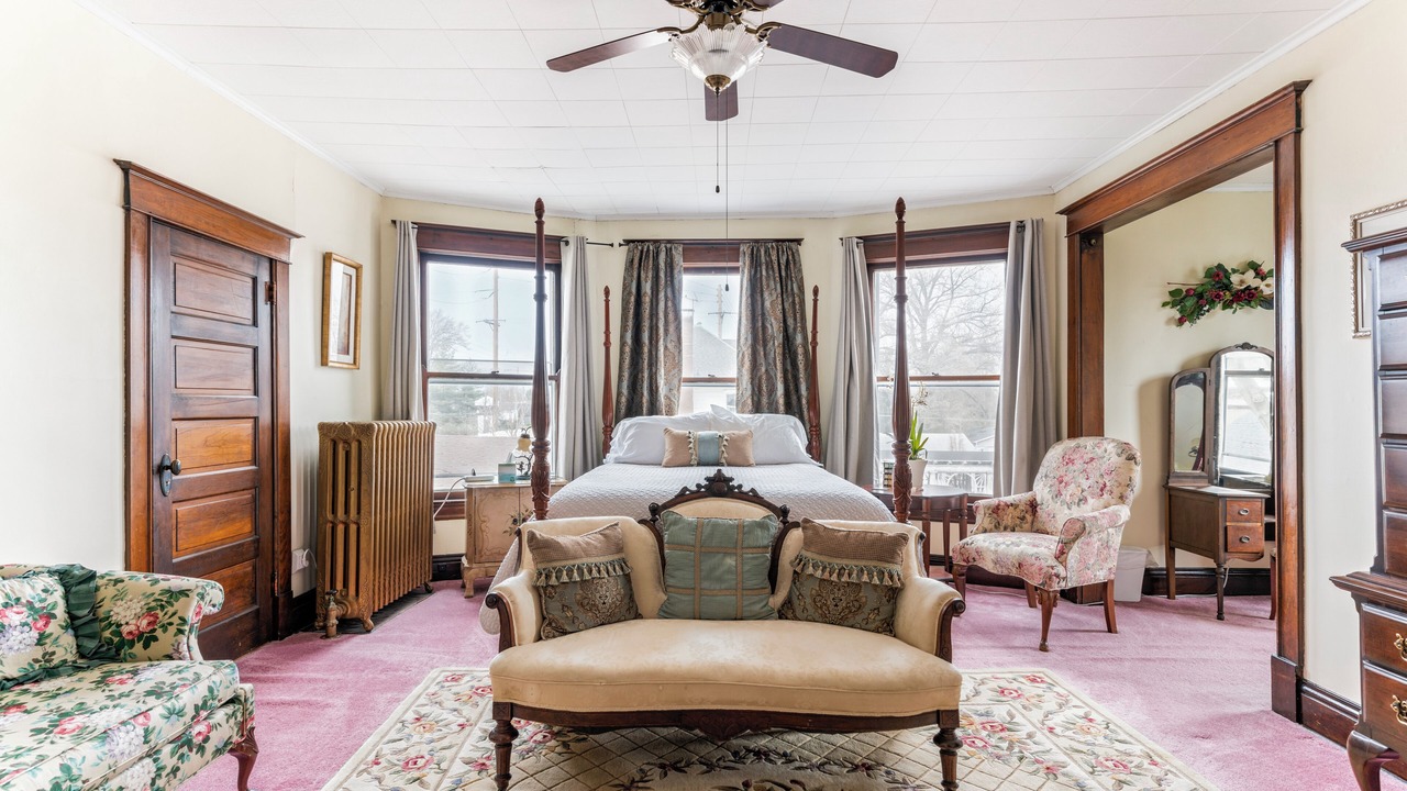 Photo of Bedroom in Carlinville