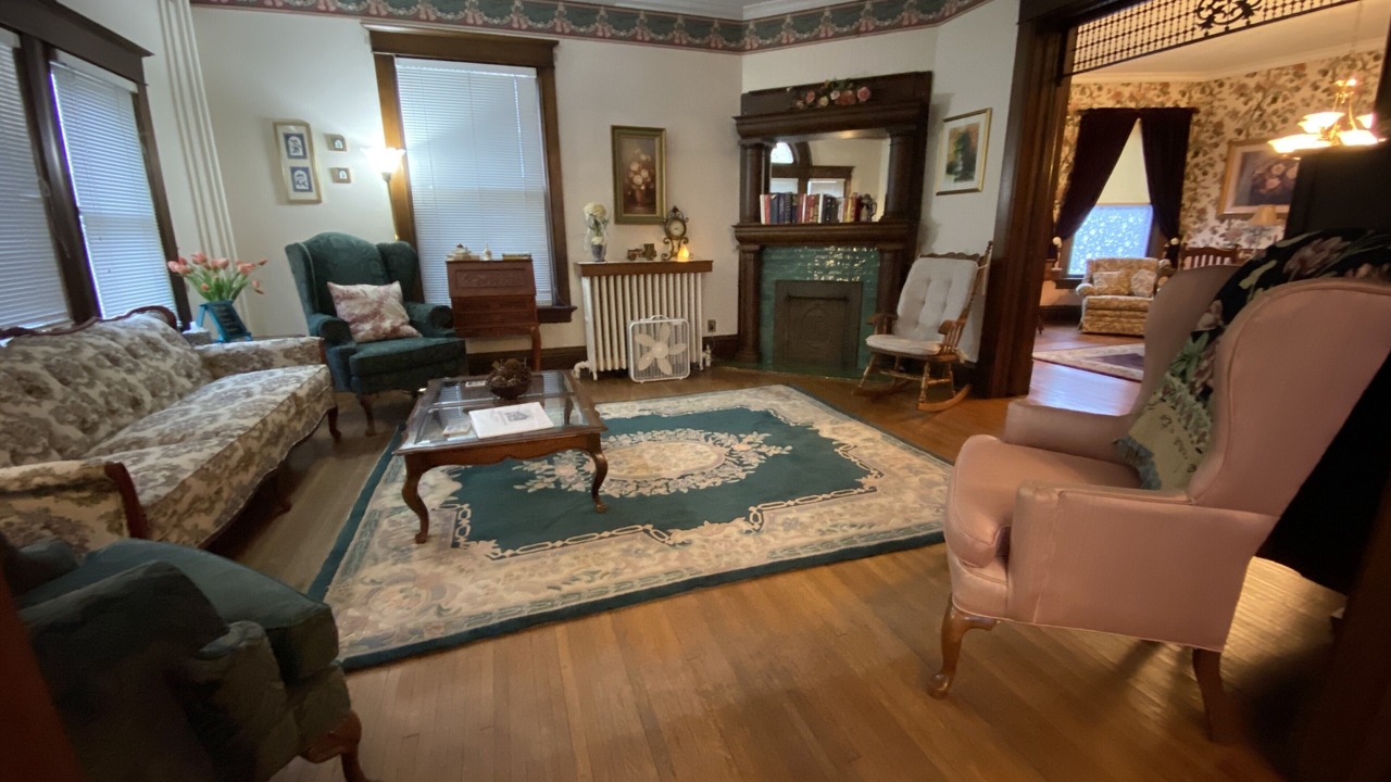 Photo of Livingroom in Carlinville