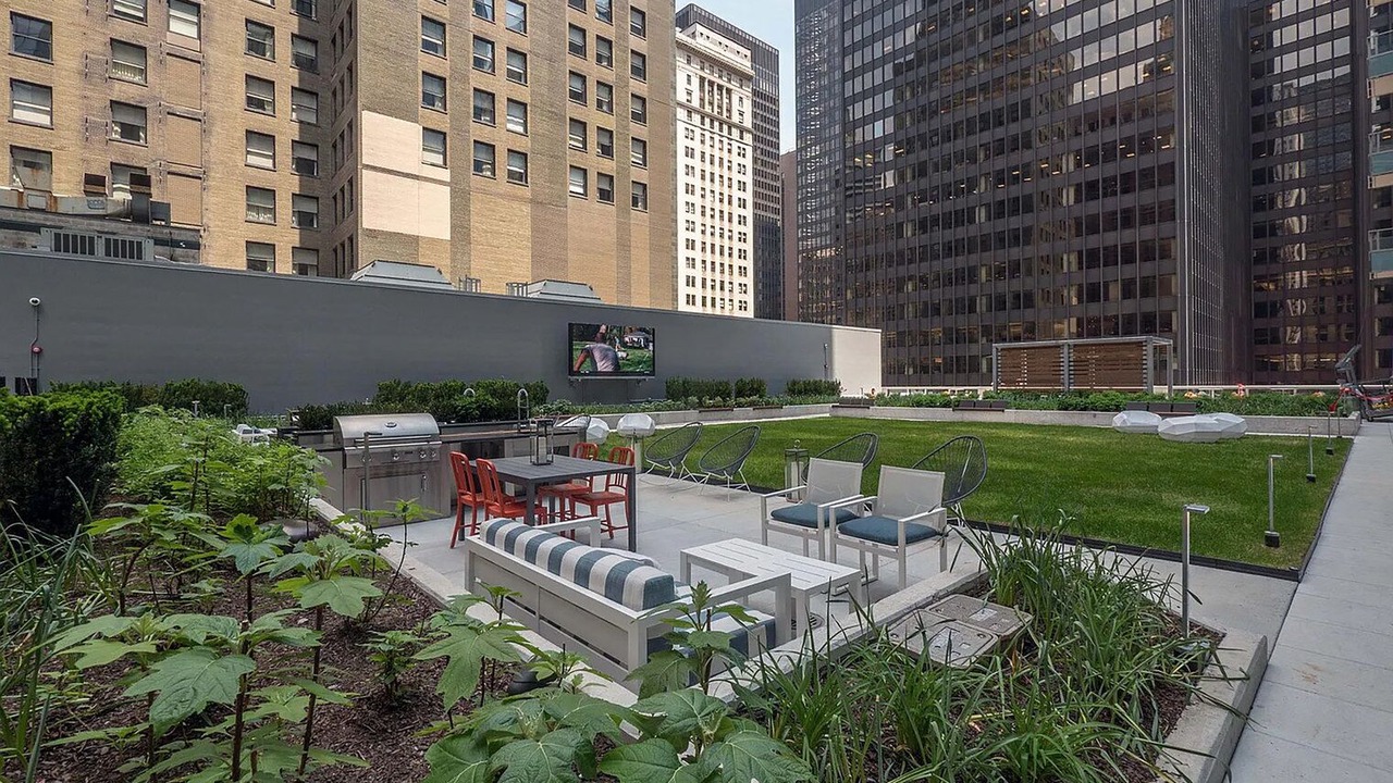 Photo of Outdoor in Downtown Chicago