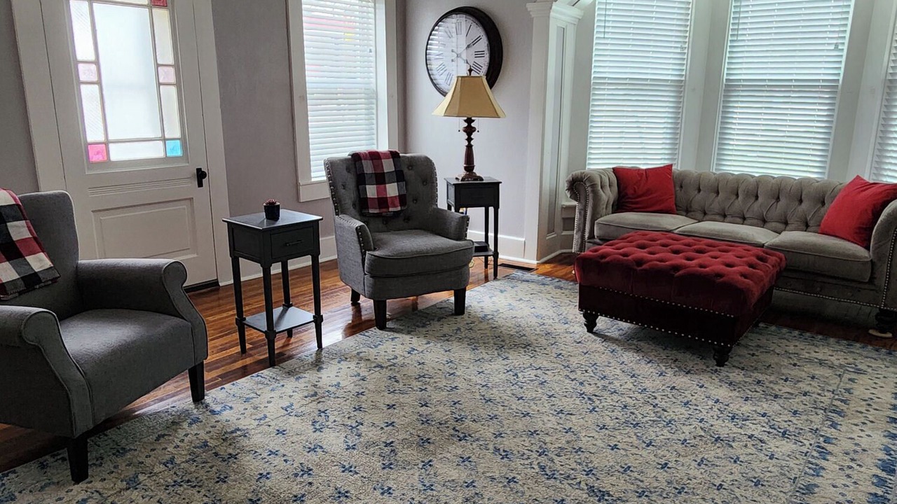 Photo of Livingroom in Nauvoo