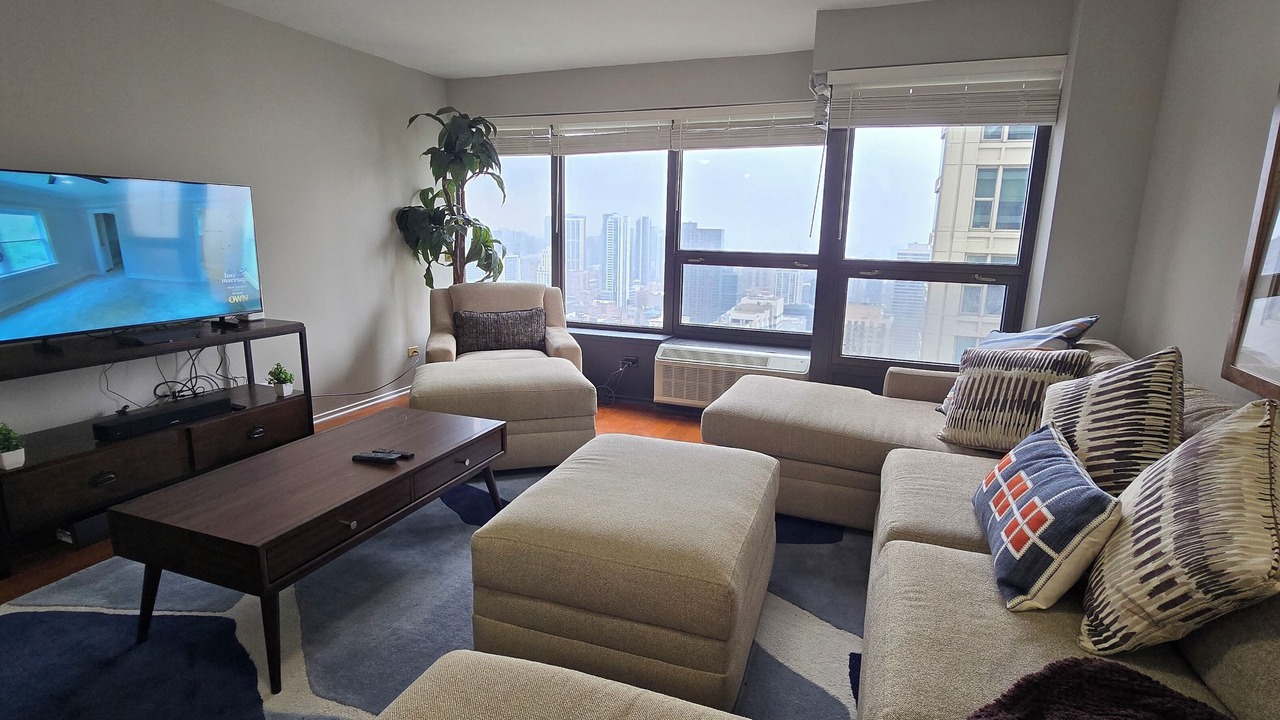 Photo of Livingroom in Near North Side