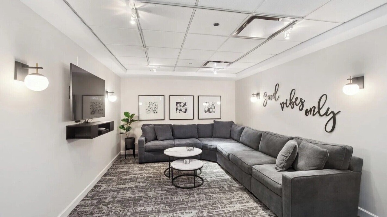 Photo of Livingroom in Near North Side