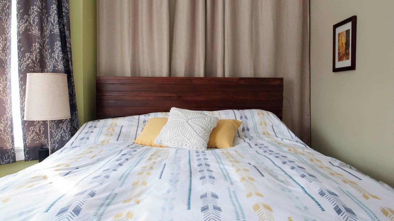 Photo of Bedroom in Rogers Park