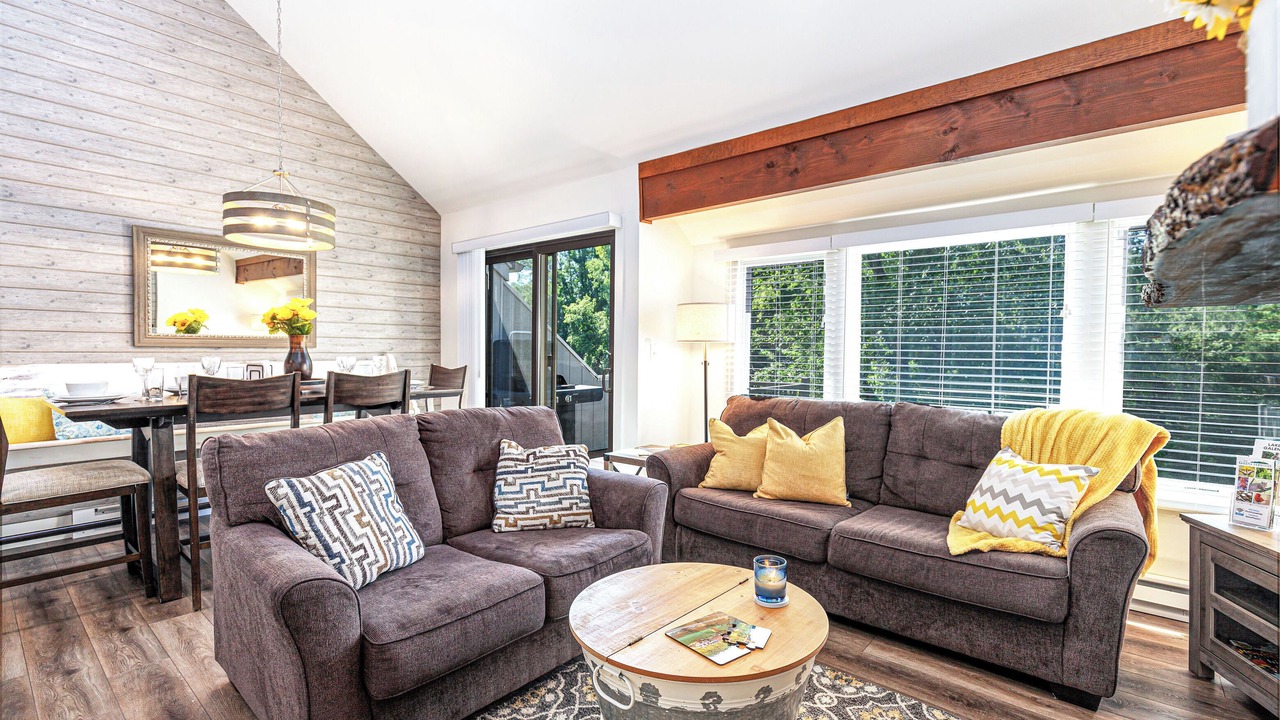 Photo of Livingroom in The Galena Territory