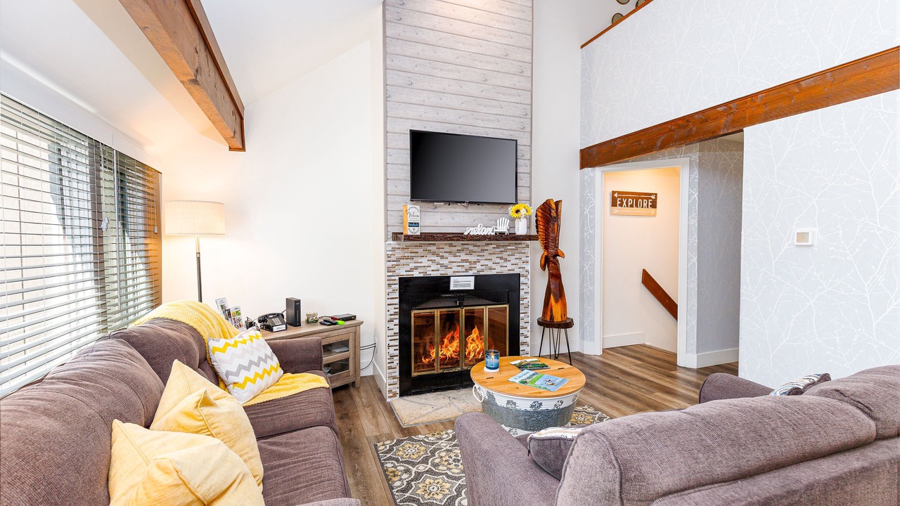 Photo of Livingroom in The Galena Territory