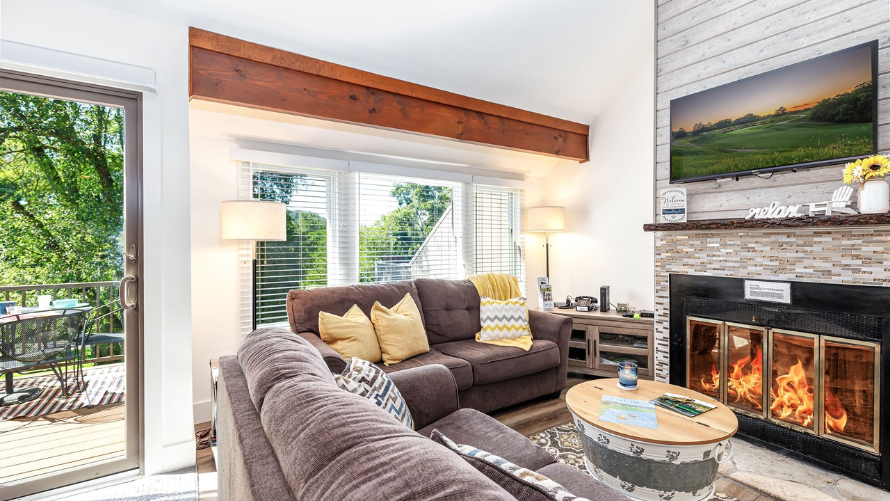 Photo of Livingroom in The Galena Territory