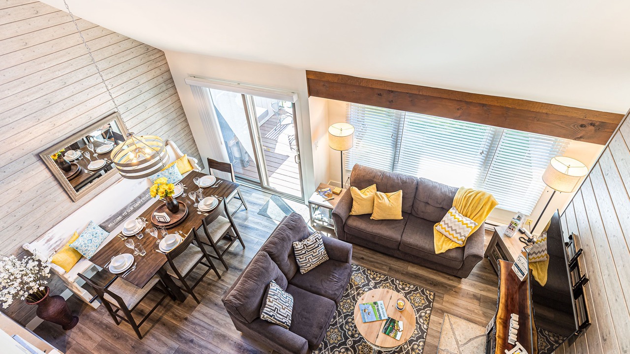 Photo of Livingroom in The Galena Territory