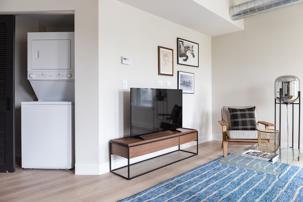 Photo of Livingroom in Lakeview