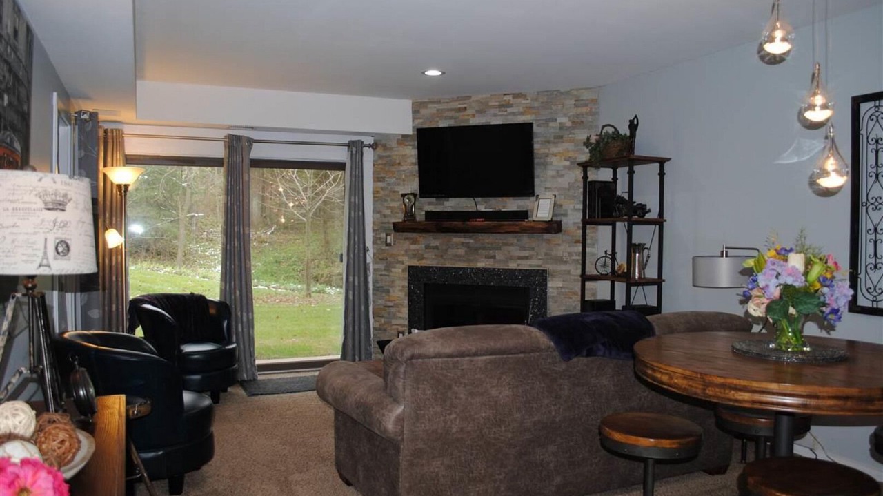 Photo of Livingroom in The Galena Territory