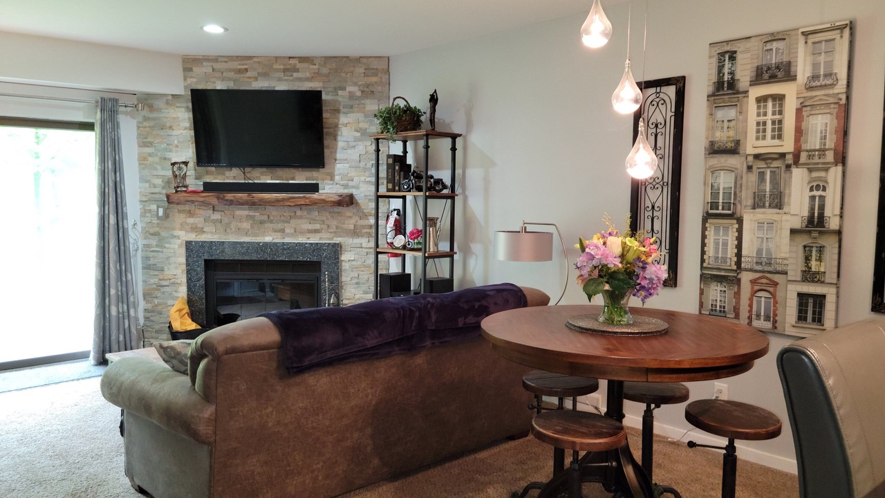 Photo of Livingroom in The Galena Territory