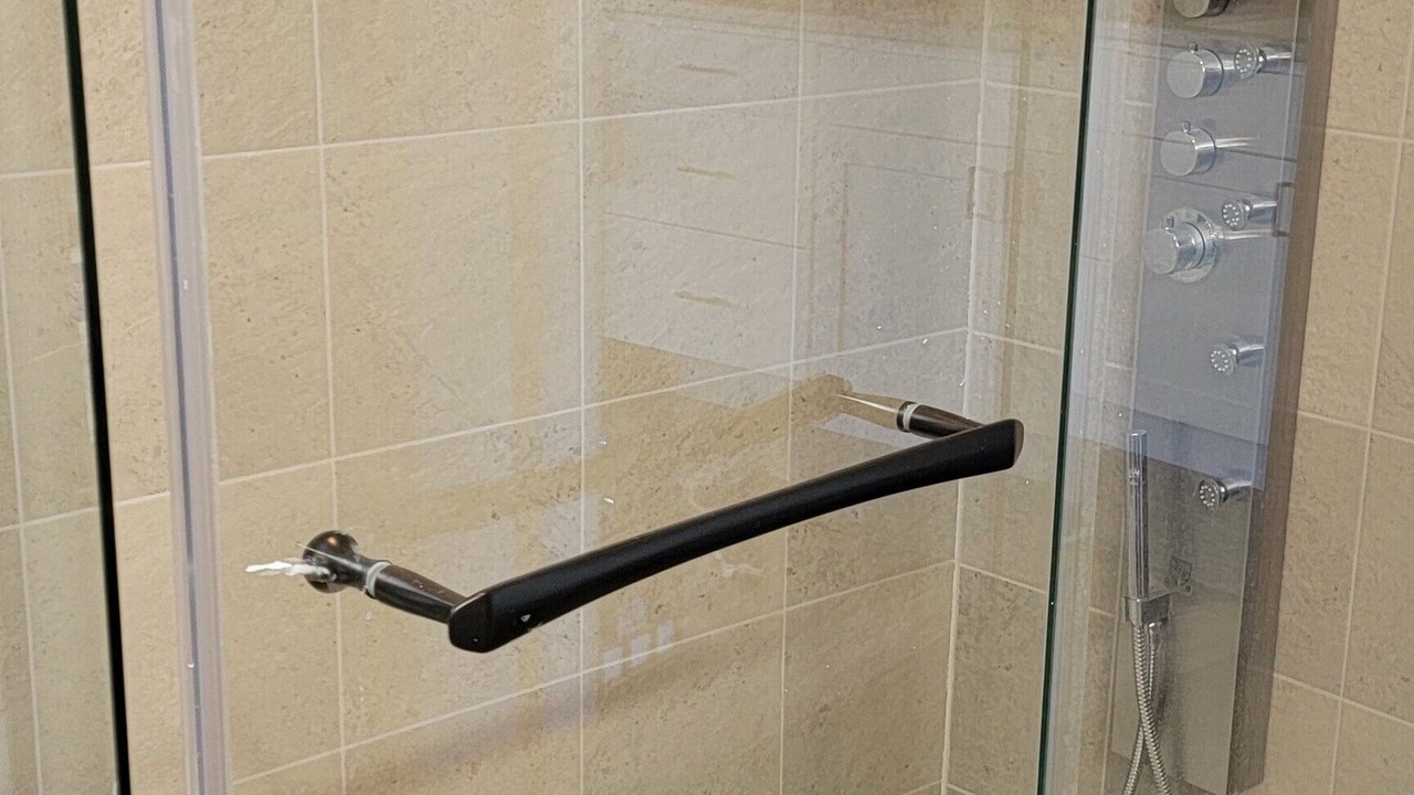 Photo of Bathroom in Lynn Center