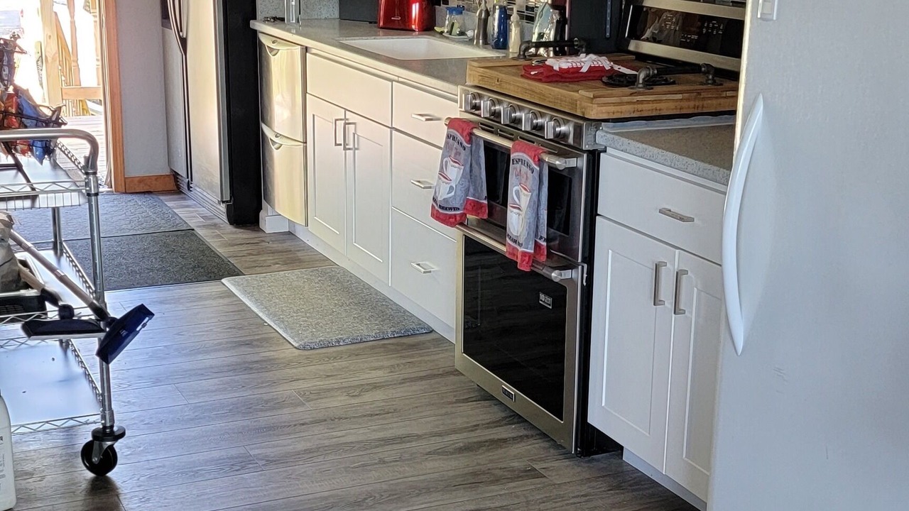 Photo of Kitchen in Lynn Center
