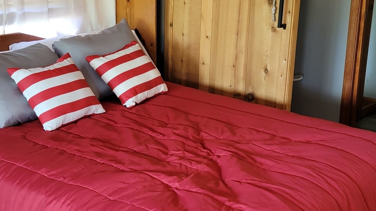 Photo of Bedroom in Lynn Center