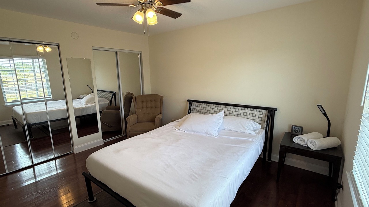 Photo of Bedroom in Round Lake Beach