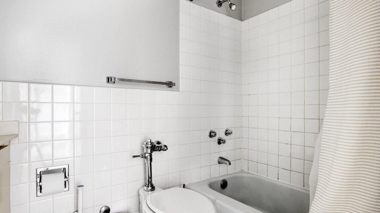 Photo of Bathroom in Lake View East