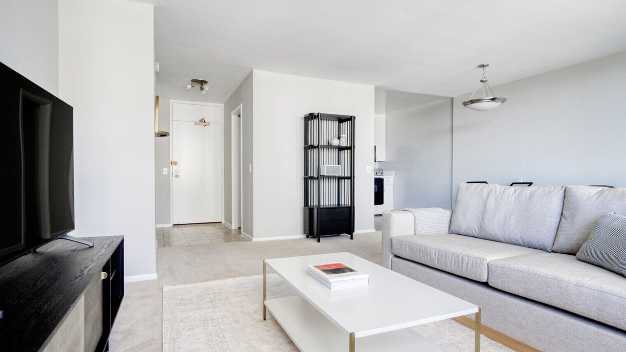 Photo of Livingroom in Lake View East