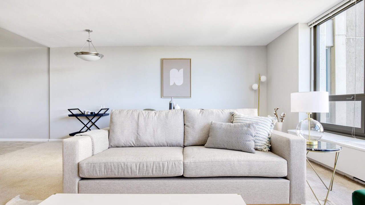 Photo of Livingroom in Lake View East