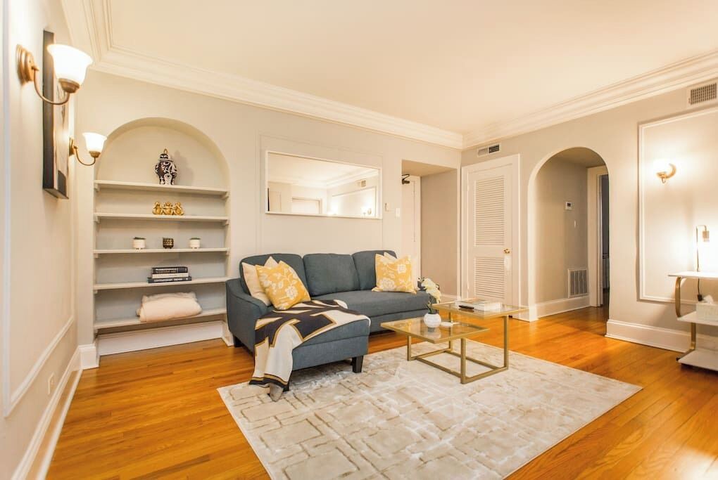Photo of Livingroom in Streeterville