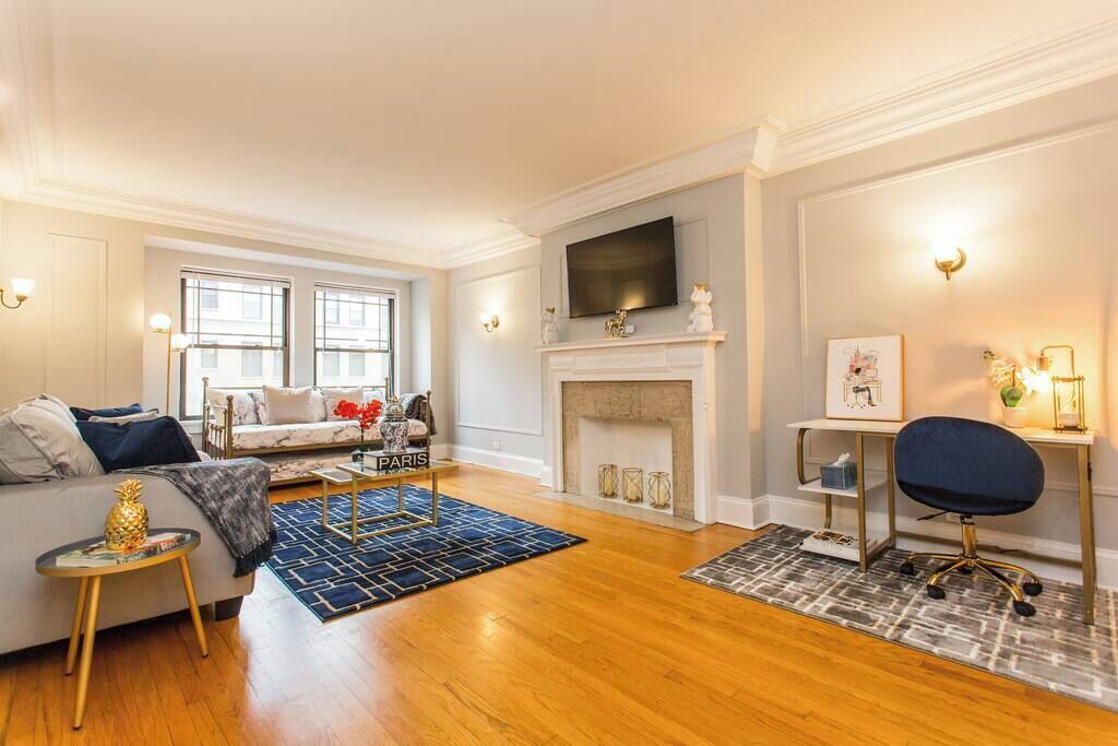 Photo of Livingroom in Streeterville
