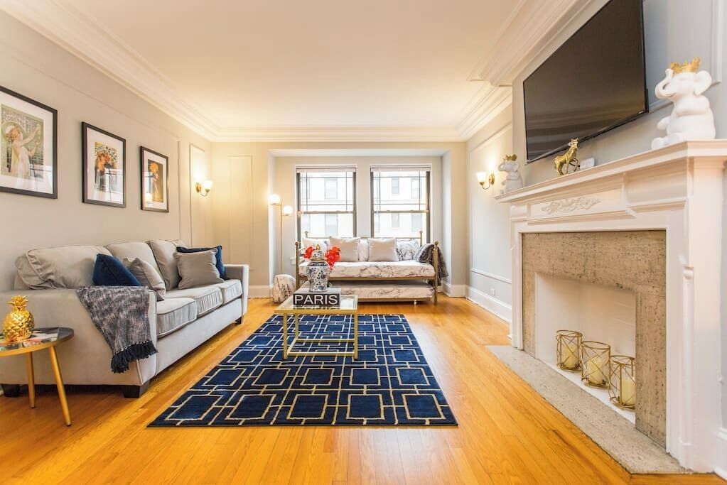 Photo of Livingroom in Streeterville