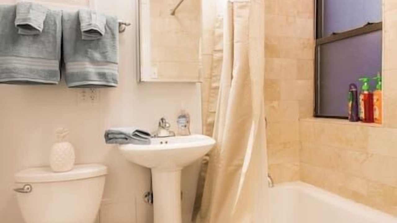Photo of Bathroom in Streeterville