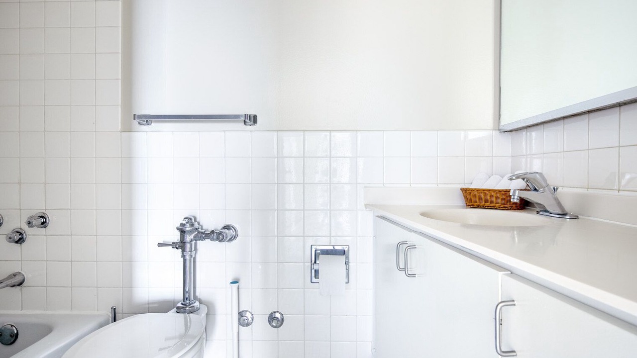 Photo of Bathroom in Lake View East