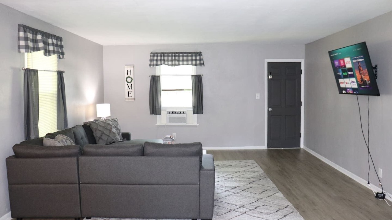 Photo of Livingroom in Oswego
