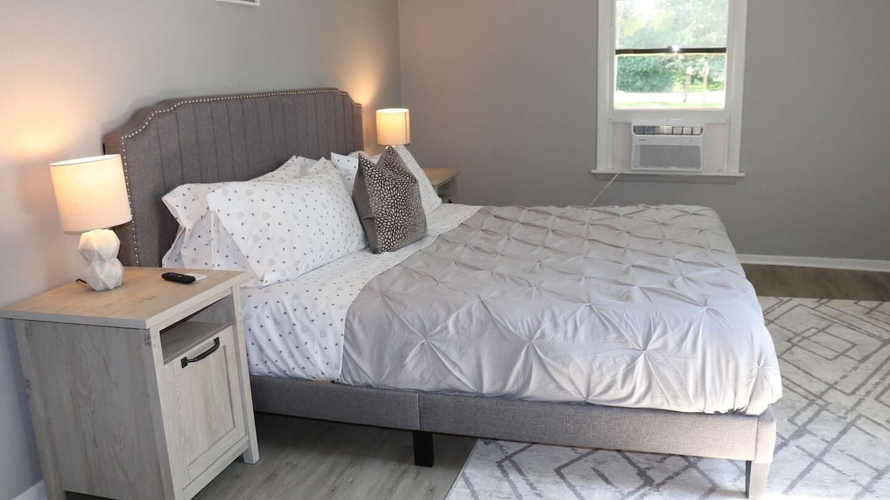 Photo of Bedroom in Oswego