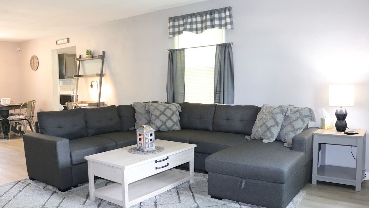 Photo of Livingroom in Oswego