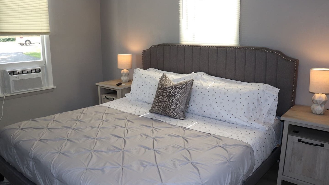 Photo of Bedroom in Oswego