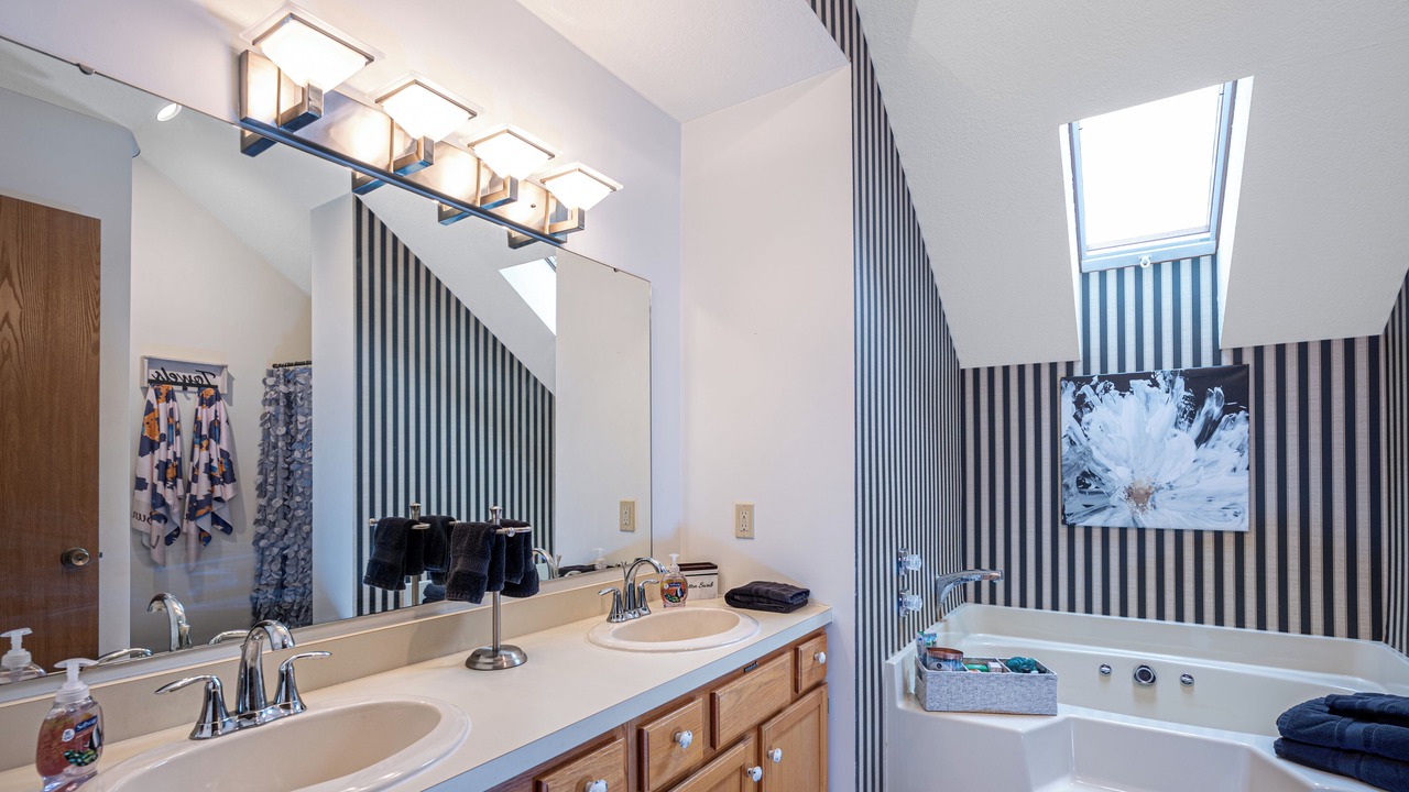 Photo of Bathroom in The Galena Territory
