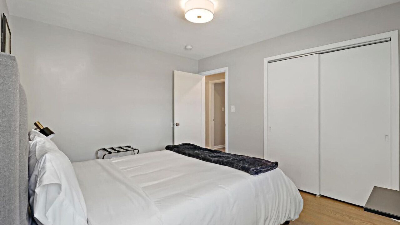 Photo of Bedroom in Waukegan