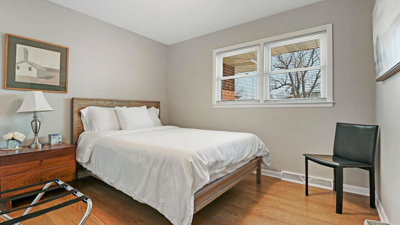 Photo of Bedroom in Waukegan