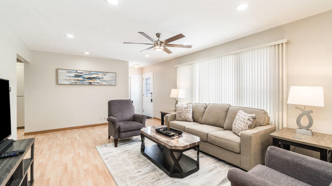 Photo of Livingroom in Schaumburg