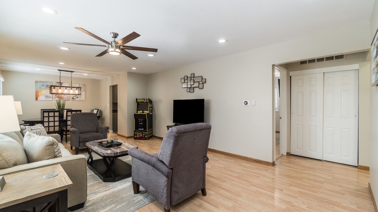 Photo of Livingroom in Schaumburg