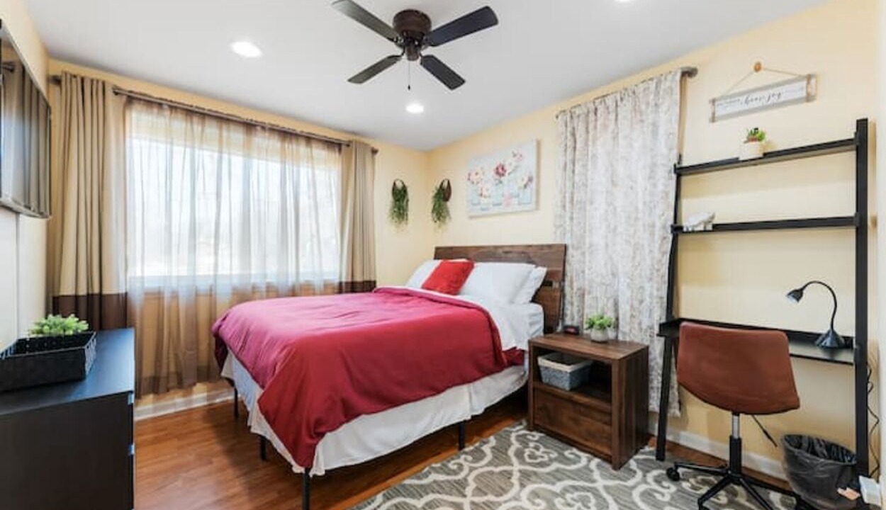 Photo of Bedroom in Lisle
