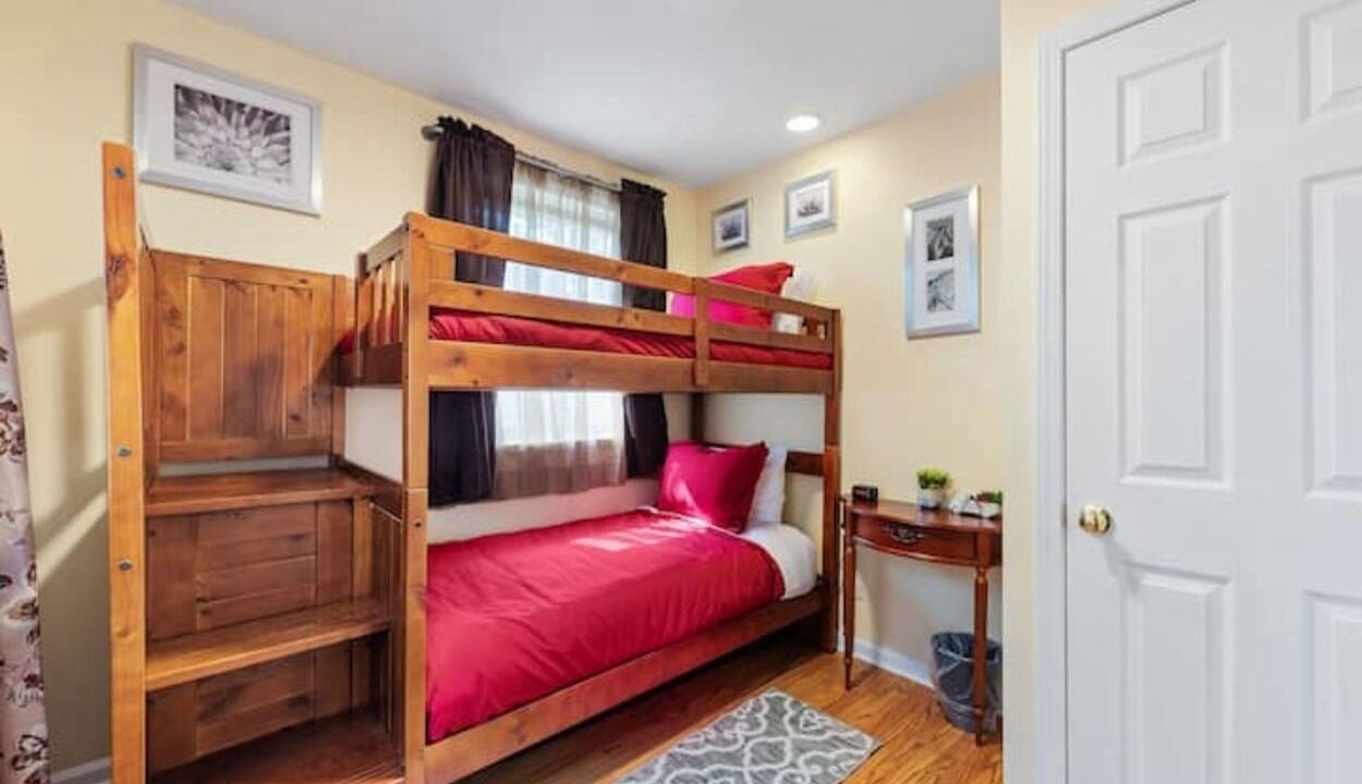 Photo of Bedroom in Lisle
