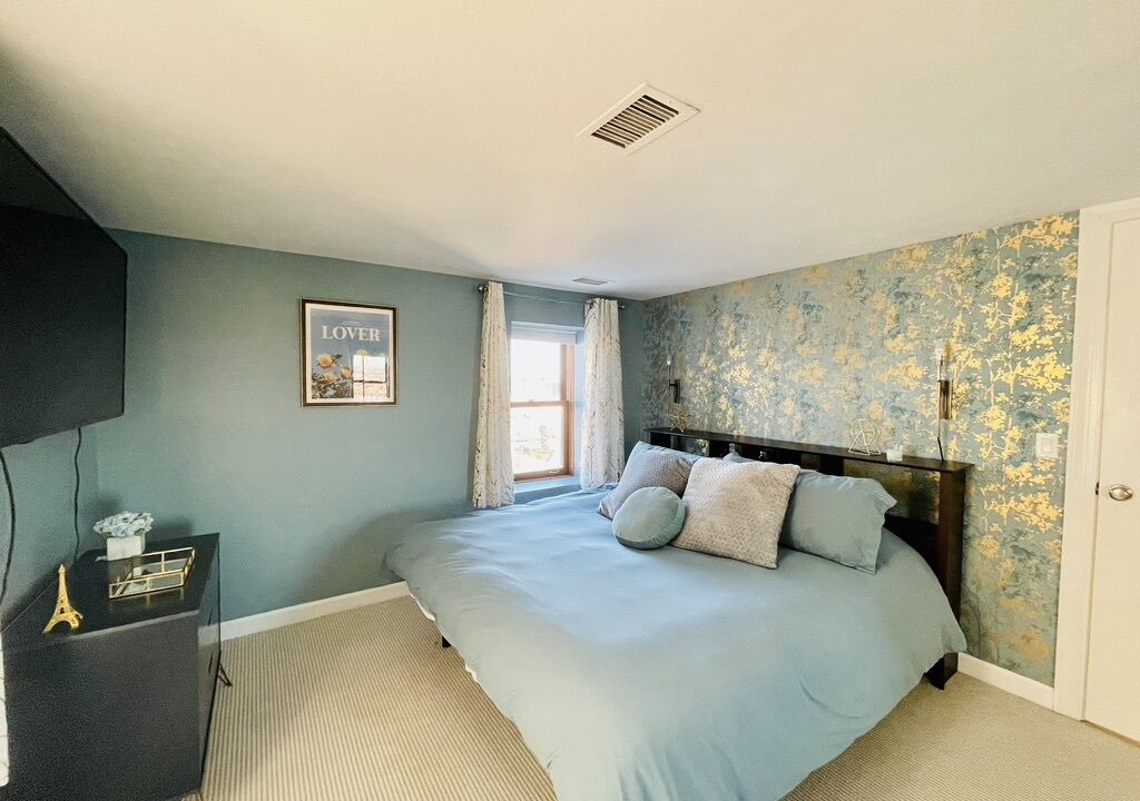 Photo of Bedroom in Lake View East