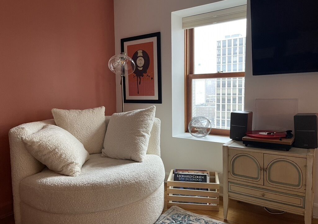 Photo of Livingroom in Lake View East