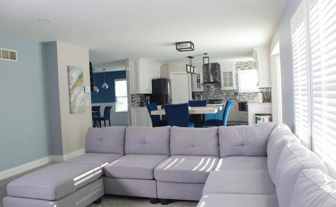 Photo of Livingroom in Shorewood