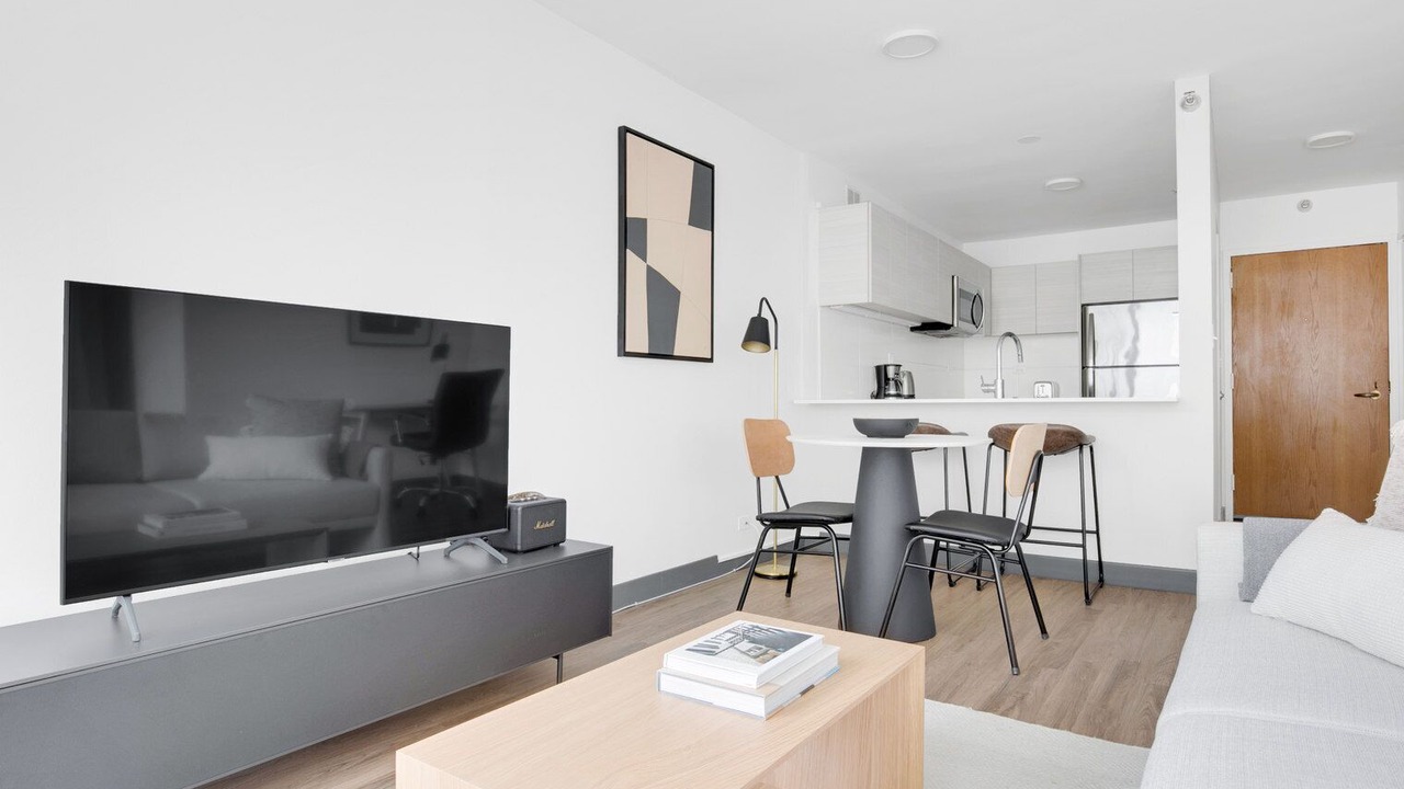 Photo of Livingroom in Streeterville