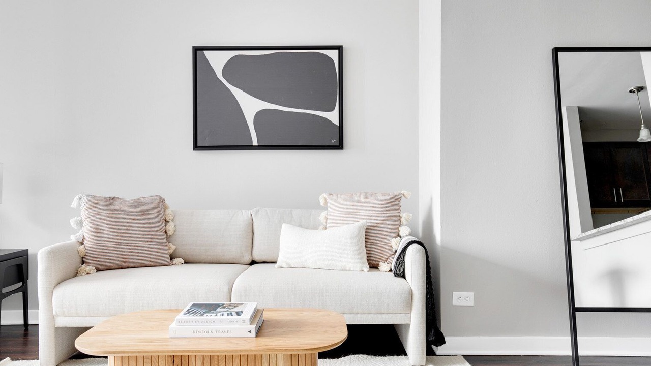 Photo of Livingroom in Streeterville