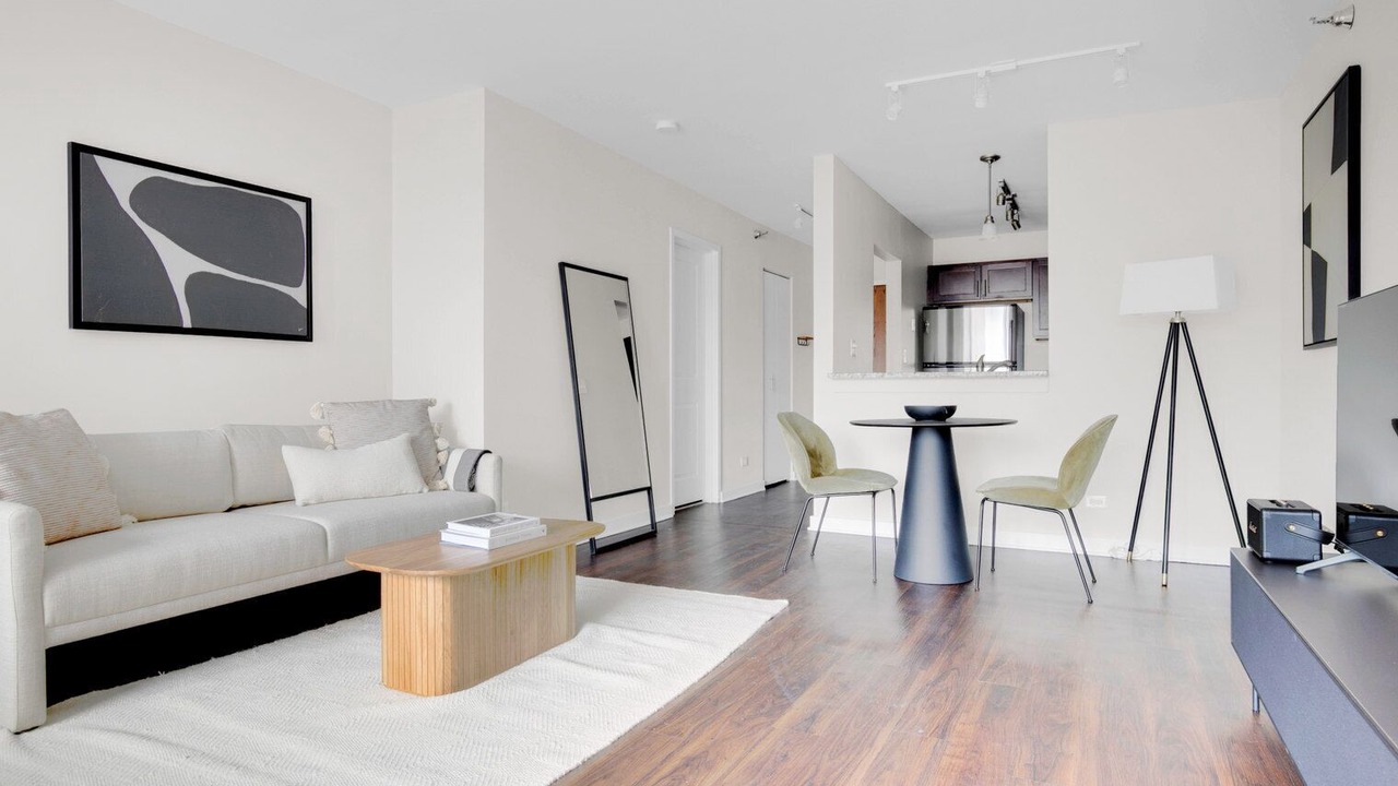 Photo of Livingroom in Streeterville