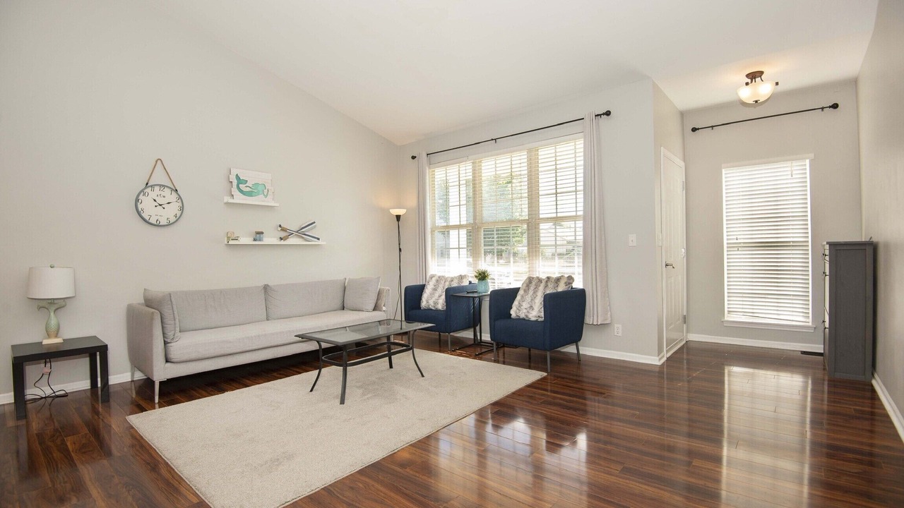 Photo of Livingroom in Oswego