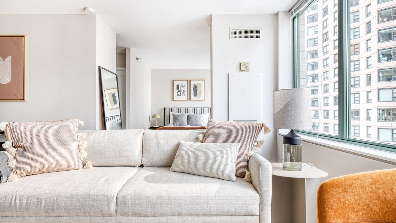 Photo of Livingroom in Streeterville