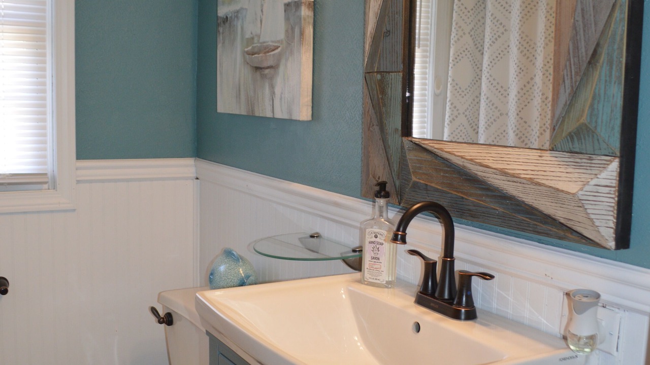 Photo of Bathroom in Carlyle