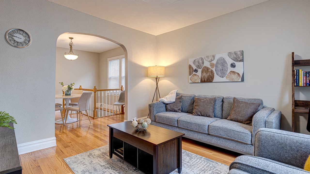 Photo of Livingroom in Jefferson Park